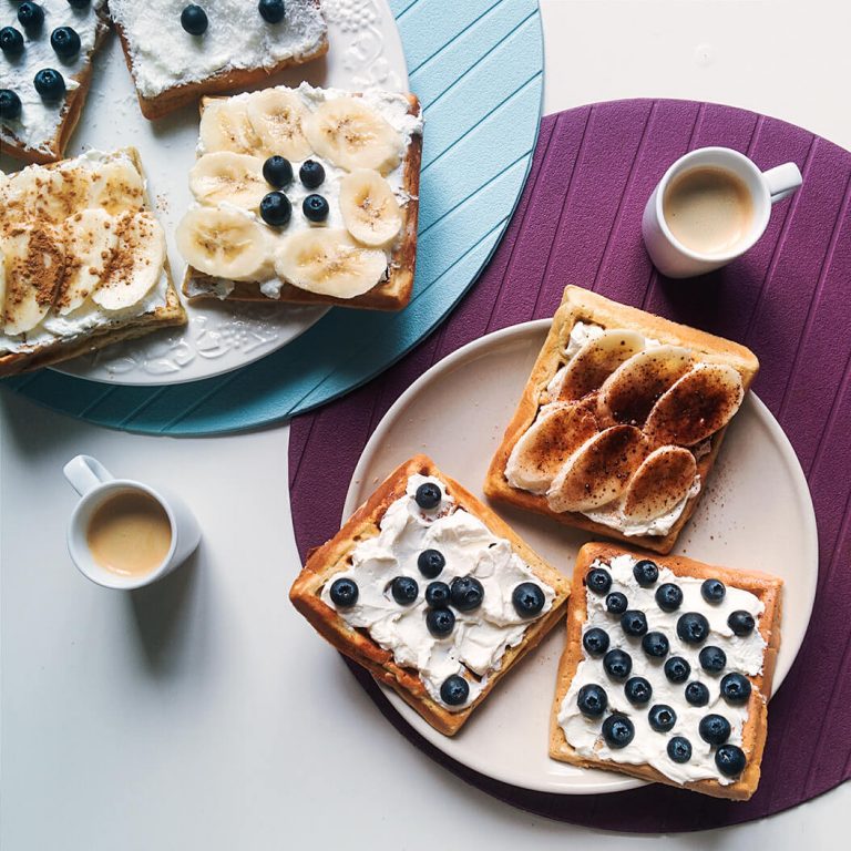 Delicious breakfast foods, illustrating a healthy and balanced breakfast.